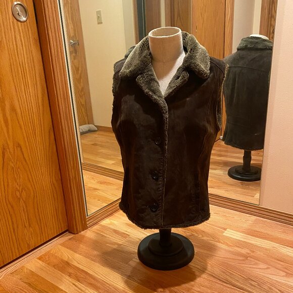 Eddie Bauer Seattle Suede Vest with Faux Fur collar and lining. Brown. Large - Picture 2 of 8